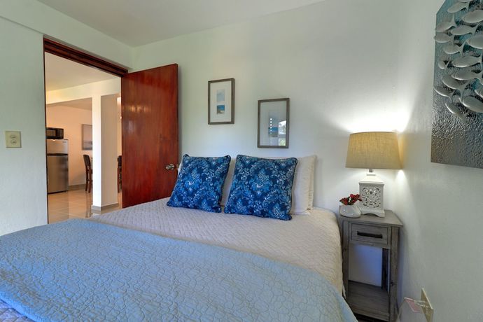 Imagen de la habitación del Hotel Placid Suites. Foto 15