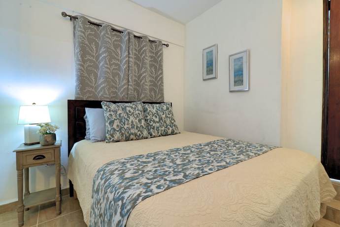 Imagen de la habitación del Hotel Placid Suites. Foto 16