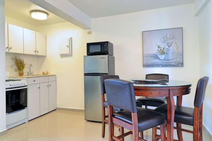 Imagen de la habitación del Hotel Placid Suites. Foto 20