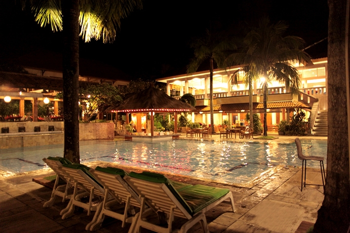 Imagen de la piscina del Hotel Plagoo Holiday. Foto 8