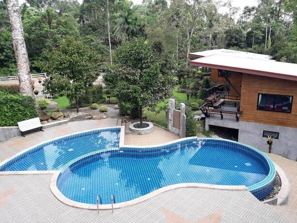 Imagen de la piscina del Hotel Plainam Resort. Foto 17