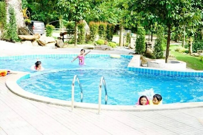 Imagen de la piscina del Hotel Plainam Resort. Foto 18