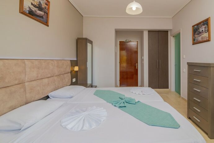 Imagen de la habitación del Hotel Plaka Beach Resort. Foto 14