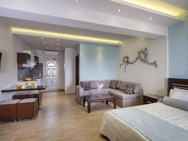 Imagen de la habitación del Hotel Plaka Beach Resort. Foto 17