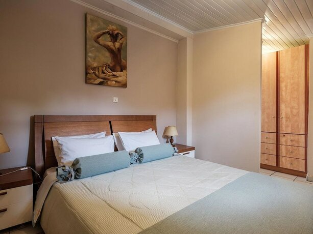 Imagen general del Hotel Plaka Beach Resort. Foto 6