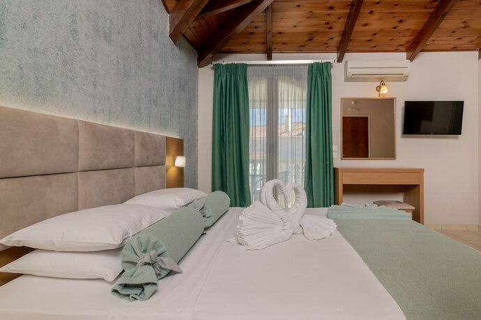 Imagen general del Hotel Plaka Beach Resort. Foto 7