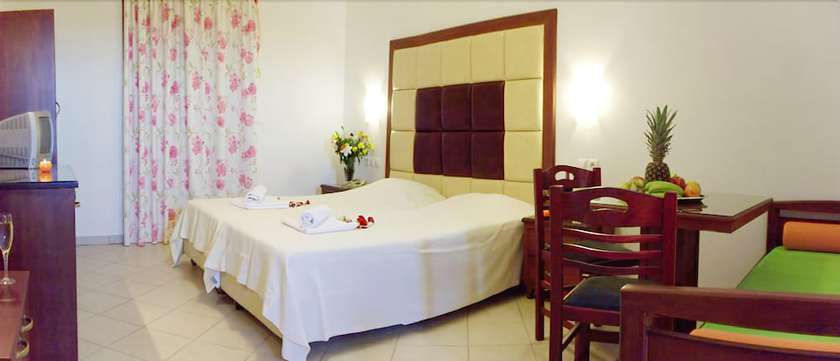 Imagen de la habitación del Hotel Plaka II. Foto 6