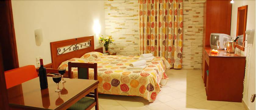 Imagen de la habitación del Hotel Plaka II. Foto 7