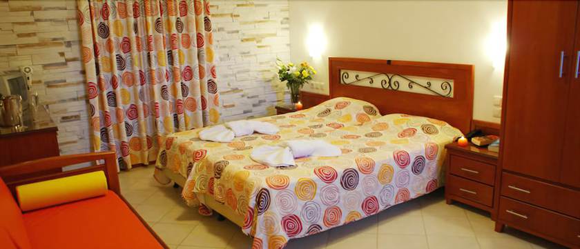 Imagen de la habitación del Hotel Plaka II. Foto 11