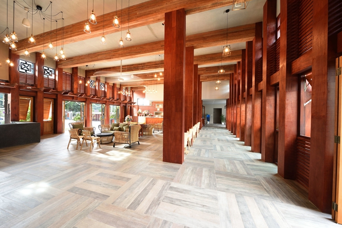 Imagen de los interiores del Hotel Plakan Resort. Foto 13
