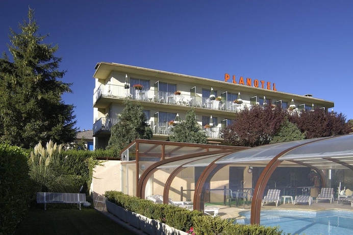 Imagen de la piscina del Hotel Planes. Foto 17