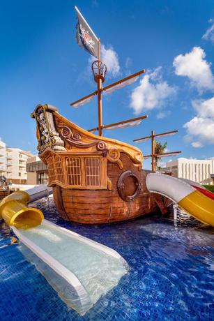 Imagen de la piscina del Hotel Planet Hollywood Cancun by Royalton, An Autograph Collection All-Inclusive Resort. Foto 12