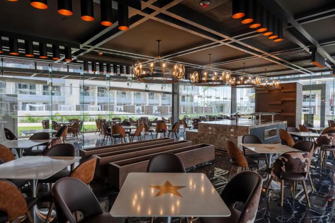 Imagen del bar/restaurante del Hotel Planet Hollywood Cancun by Royalton, An Autograph Collection All-Inclusive Resort. Foto 2