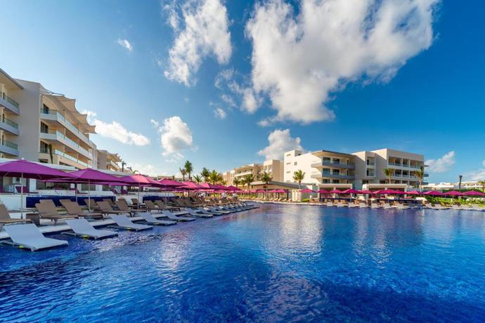 Imagen de la piscina del Hotel Planet Hollywood Cancun by Royalton, An Autograph Collection All-Inclusive Resort. Foto 14