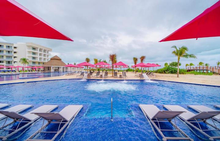 Imagen de la piscina del Hotel Planet Hollywood Cancun by Royalton, An Autograph Collection All-Inclusive Resort. Foto 15