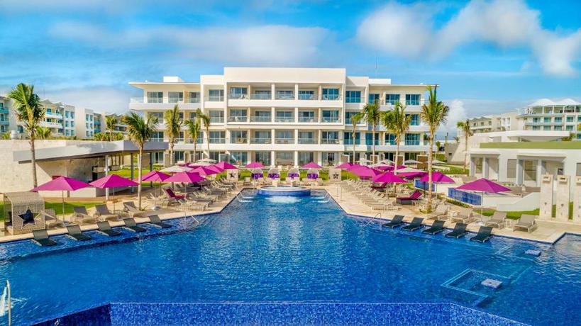 Imagen de la piscina del Hotel Planet Hollywood Cancun by Royalton, An Autograph Collection All-Inclusive Resort. Foto 16