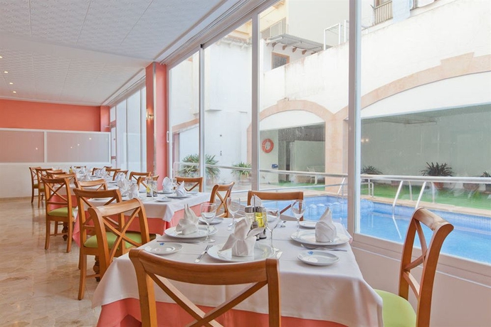 Imagen del bar/restaurante del Hotel Planet One. Foto 2