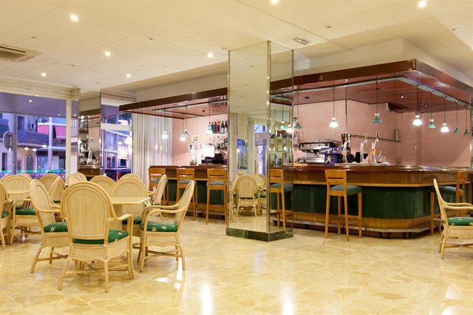 Imagen del bar/restaurante del Hotel Planet One. Foto 3