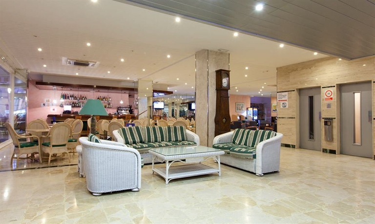 Imagen de los interiores del Hotel Planet One. Foto 14