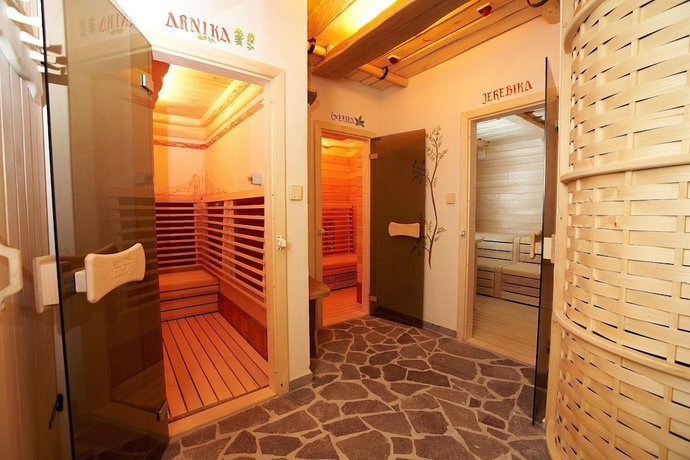 Imagen de la piscina del Hotel Planja - Rogla. Foto 20