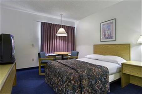 Imagen de la habitación del Hotel Plano Inn and Suites. Foto 4