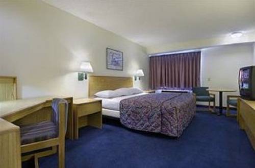 Imagen de la habitación del Hotel Plano Inn and Suites. Foto 5