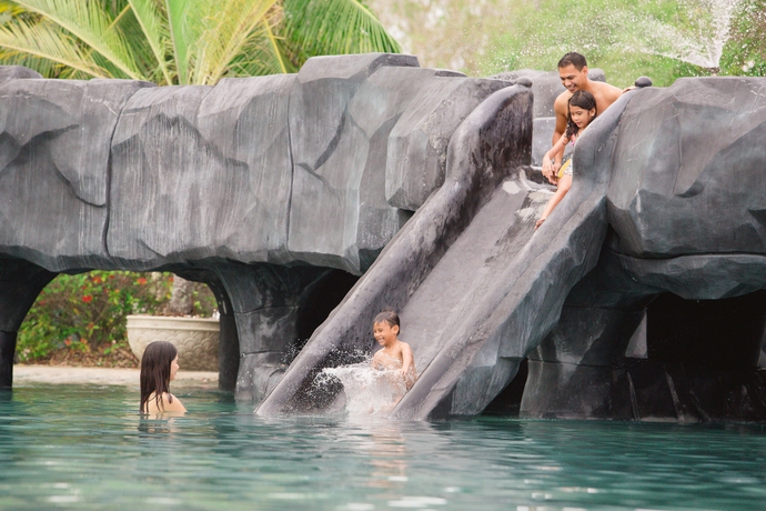 Imagen de la piscina del Hotel Plantation Bay Resort and Spa. Foto 16