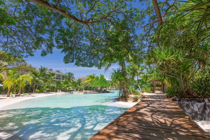 Imagen de los exteriores del Hotel Plantation Bay Resort and Spa. Foto 11