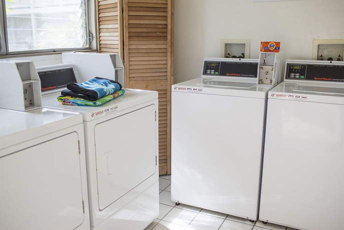 Imagen de los interiores del Hotel Plantation Hale Suites. Foto 14