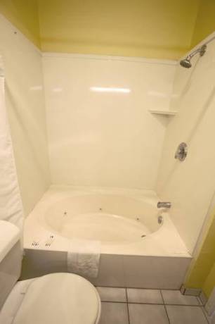 Imagen de la habitación del Hotel Plantation Suites and Conference Center. Foto 3