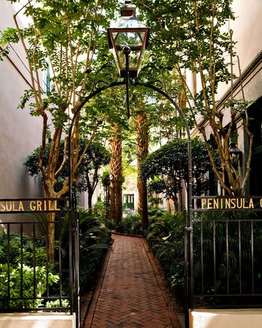 Imagen del bar/restaurante del Hotel Planters Inn. Foto 3