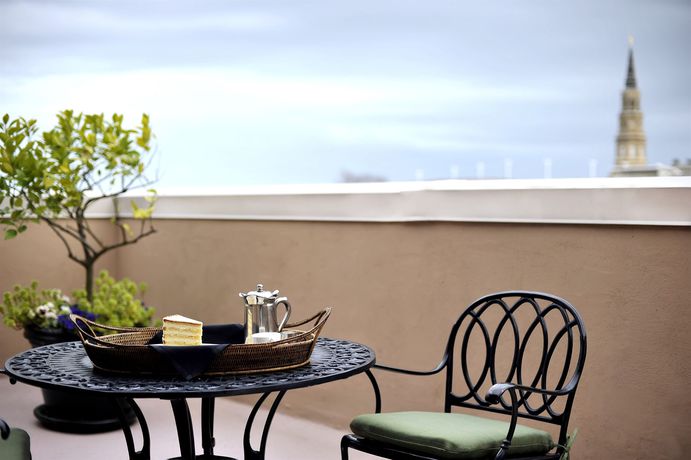 Imagen del bar/restaurante del Hotel Planters Inn. Foto 5