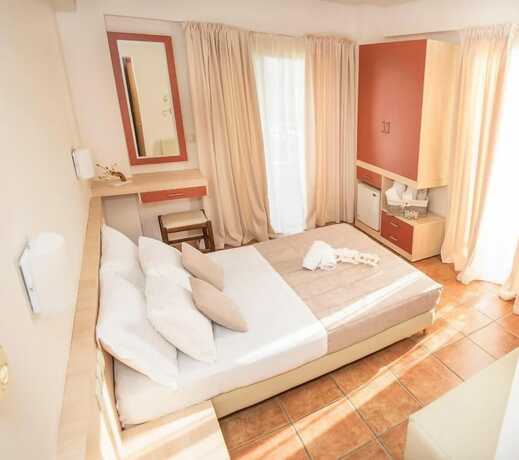 Imagen de la habitación del Hotel Platamon Centrale. Foto 36