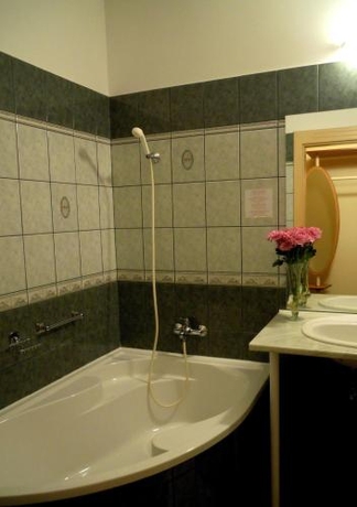 Imagen de la habitación del Hotel Platan, Debrecen. Foto 8