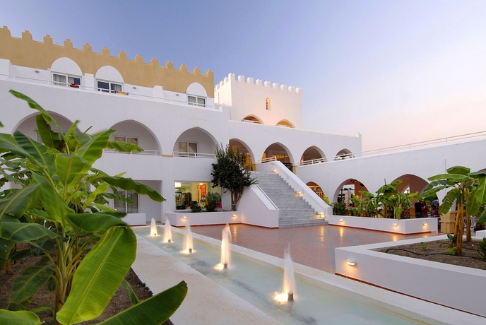 Imagen de los exteriores del Hotel Platanista. Foto 9