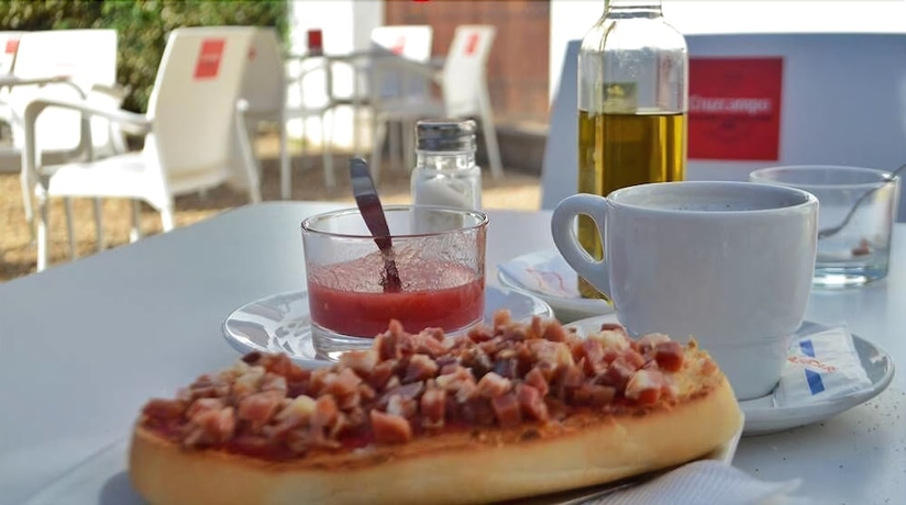 Imagen del bar/restaurante del Hotel Plateros. Foto 6