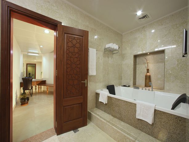 Imagen de la piscina del Hotel Platinum, Al Khuwair. Foto 15