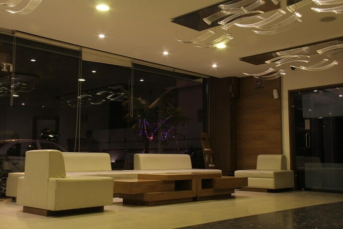 Imagen de los interiores del Hotel Platinum Inn. Foto 25