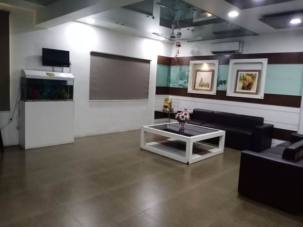 Imagen de los interiores del Hotel Platinum, Junagadh. Foto 17