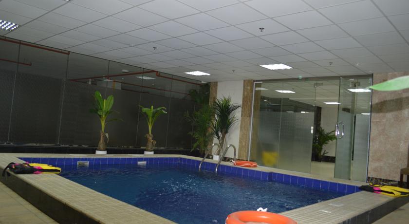 Imagen de la piscina del Hotel Platinum Park. Foto 10
