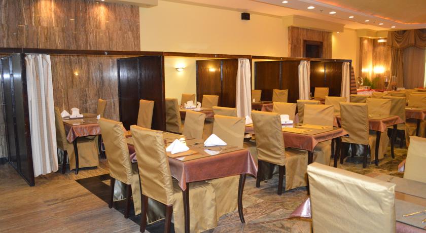 Imagen del bar/restaurante del Hotel Platinum Park. Foto 2