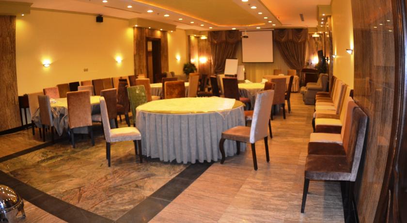 Imagen del bar/restaurante del Hotel Platinum Park. Foto 3