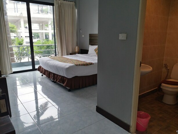 Imagen de la habitación del Hotel Platinum Place. Foto 17