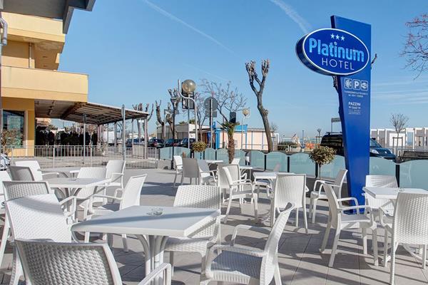 Imagen de los exteriores del Hotel Platinum, Rimini. Foto 5