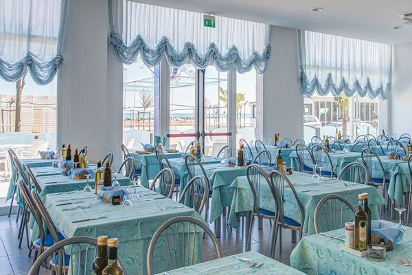 Imagen del bar/restaurante del Hotel Platinum, Rimini. Foto 2