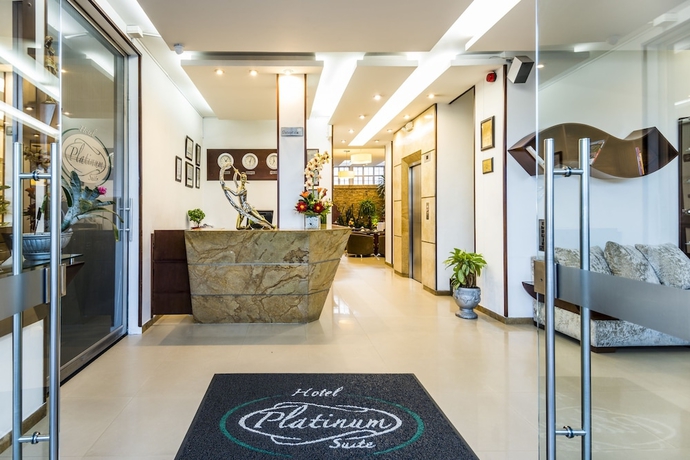 Imagen de los interiores del Hotel Platinum Suite. Foto 16