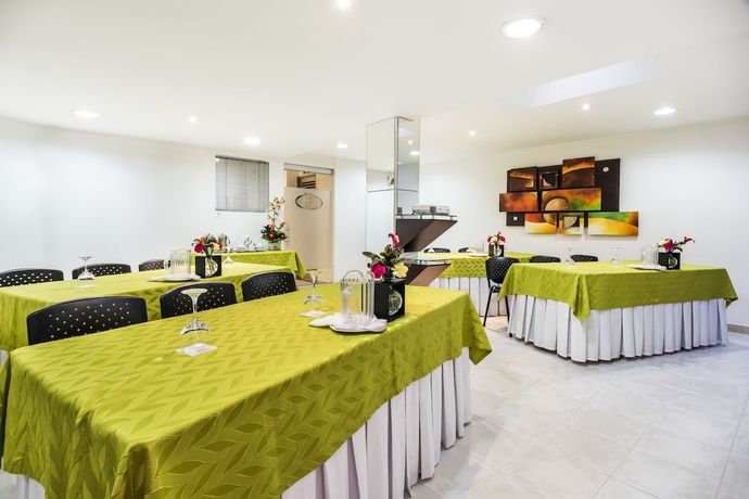 Imagen de los interiores del Hotel Platinum Suite. Foto 18