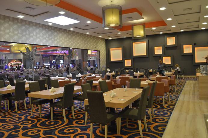 Imagen del bar/restaurante del Hotel Platinum and Casino. Foto 5