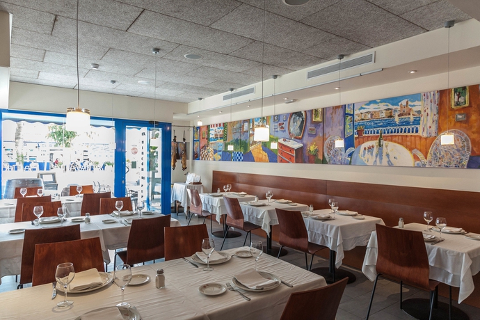 Imagen del bar/restaurante del Hotel Platjador. Foto 2