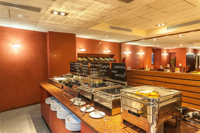 Imagen del bar/restaurante del Hotel Platjador. Foto 5